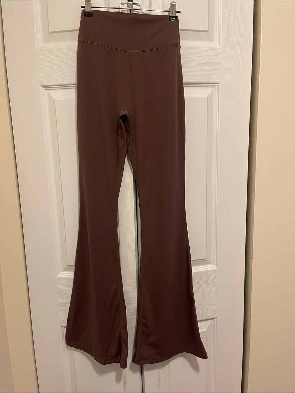 Women's High-Waist Flare Active Pants in Brown